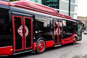 Еще 130 автобусов в Баку перешли на безналичную оплату