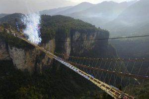 В Китае построили высочайший мост в мире