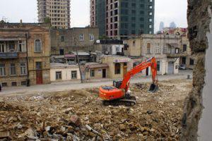 Как решить проблему компенсации за снос домов в Баку?