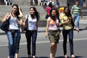 Женщины в Азербайджане опасаются создавать семью?