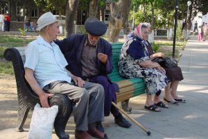 Дисбаланс пенсий в Азербайджане толкает на воровство