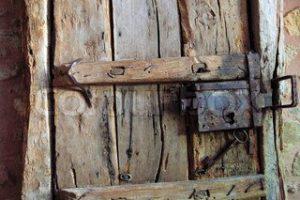 История двери — корнями в каменный век