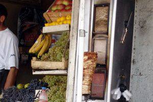Продукты в Азербайджане… с мухами, тараканами, болтами и битым стеклом