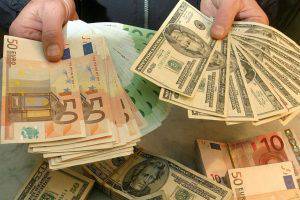 В Азербайджане становится больше фальшивой валюты