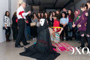 Актеры азербайджанского театра YUĞ пустили в ход импровизацию (ФОТО)
