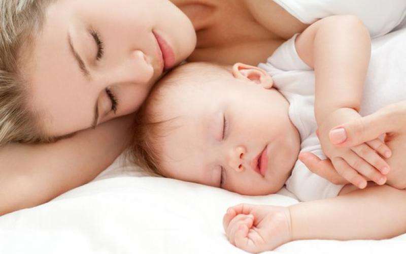 mother-child-mama-rebenok-deti-semya-family-newborn-novorojdenniy