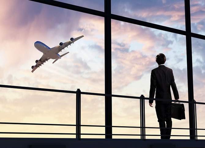 expat-foreign-specialist-samolet-plane-biznes-business
