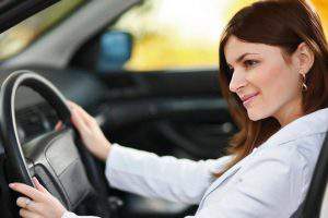 Жители Баку «за» большее количество женщин-таксистов (опрос)