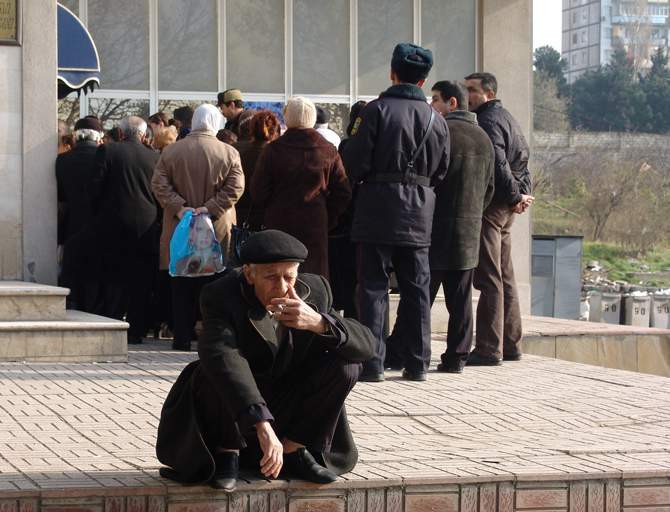 Пенсионный фонд Азербайджана трещит по швам