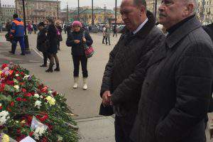 Александр Шаровский почтил память жертв, погибших в питерском метро