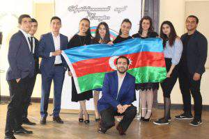 Перед азербайджанской молодежью извинились