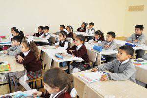 В Азербайджане выпускники школ не умеют ни читать, ни писать?