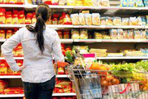 Азербайджанцы покупают на 30% больше еды, чем необходимо