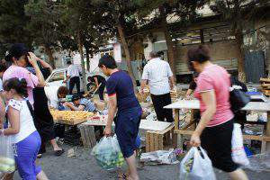 Среднестатистические семьи в Азербайджане тратят около 60% доходов на продукты