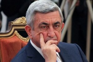 Саргсян идет в премьеры, а в Ереване продолжаются уличные протесты