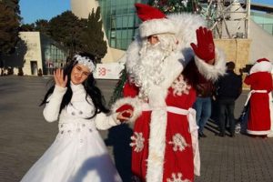 Баку нужно 200 пар Дедов Морозов и Снегурочек