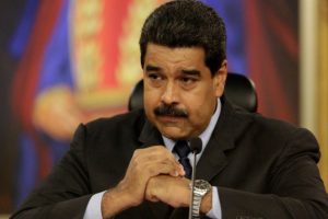 Мадуро отступает, но не сдается