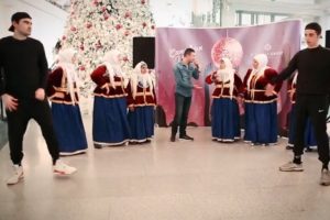 «Ленкоранские бабушки» и бакинский рэпер зажгли в Ganjlik Mall (ФОТО)