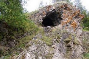 Таинственная пещера Сидячего скелета