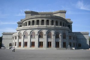 «Оперные мечты» и невеселая реальность Армении